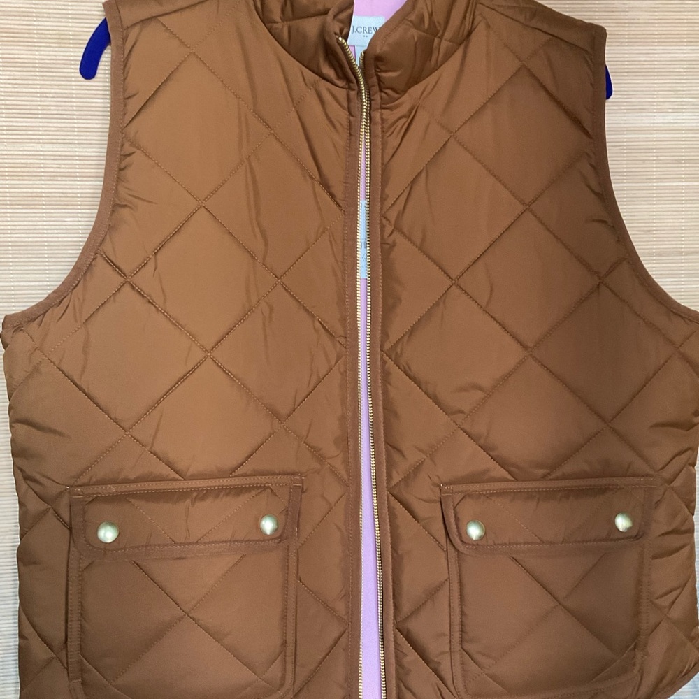 Puff vest with snap pockets